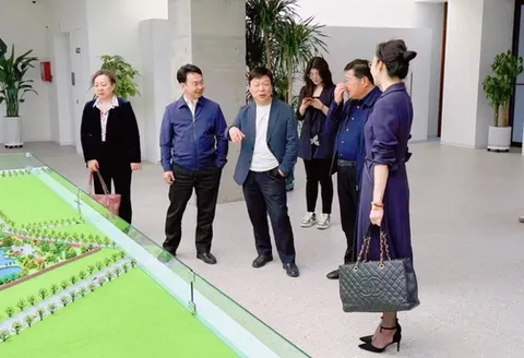 Guolian Group&rsquo;s Liangyou Duoduo visited Wujiaqu City, Sixth Division of the Xinjiang Production and Construction Corps, for a visit and exchange.