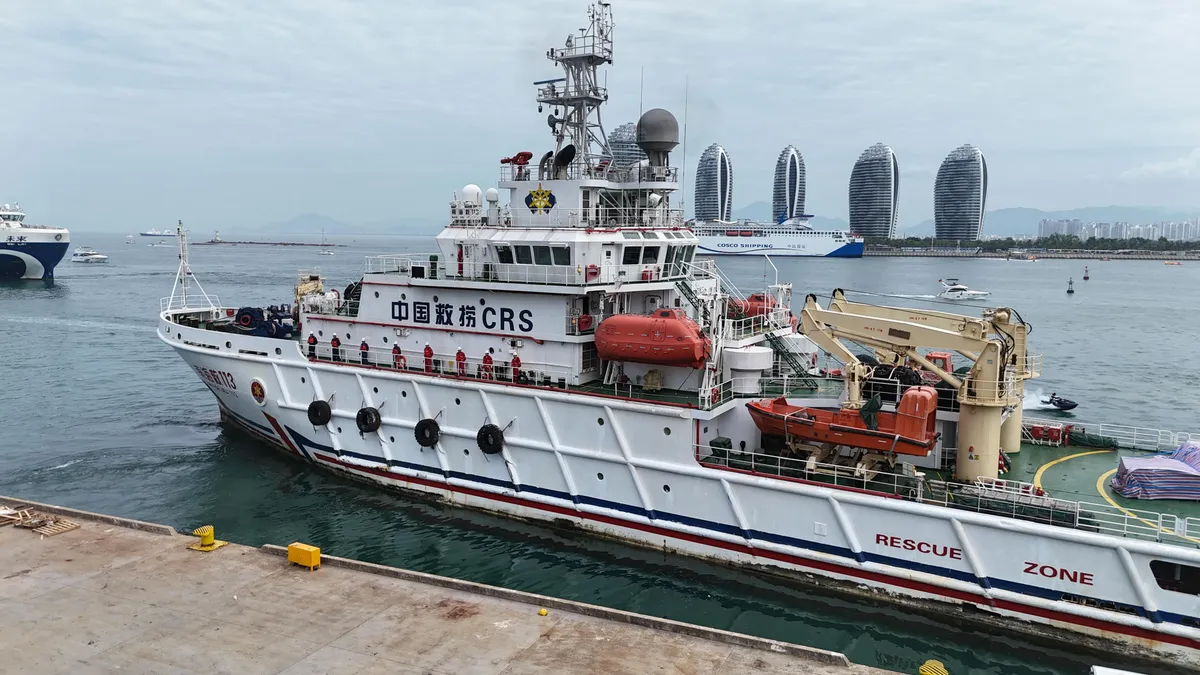 China Salvage has completed the 33rd (16th) rotation of routine on-duty personnel at the Nansha Islands and reefs.