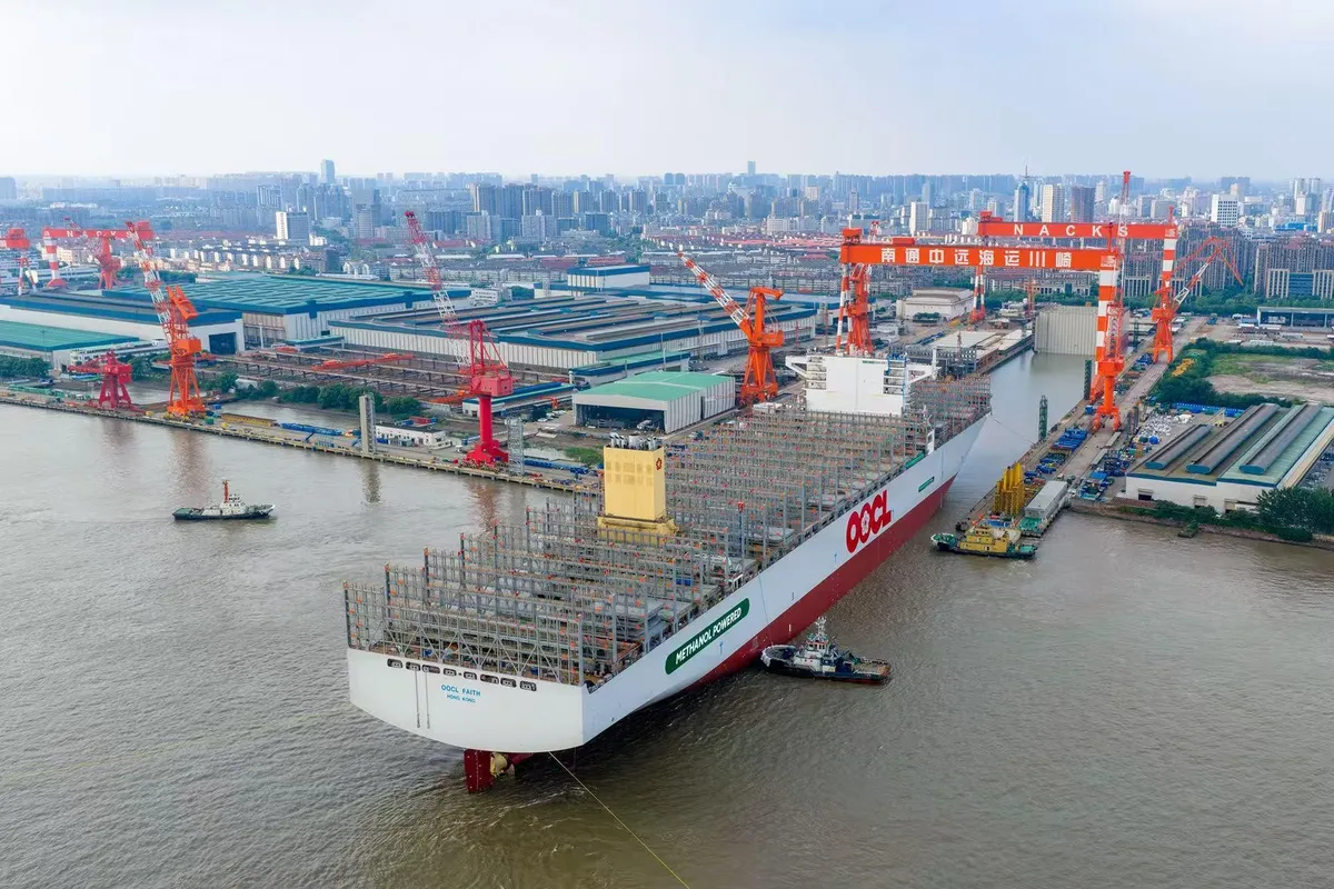 Nantong COSCO SHIPPING Kawasaki-built 24000 TEUs methanol dual-fuel container ship launched