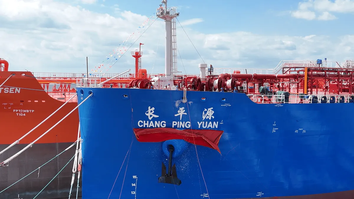 China's first 88000 cubic meters super large liquefied gas carrier named Jiangsu Qidong